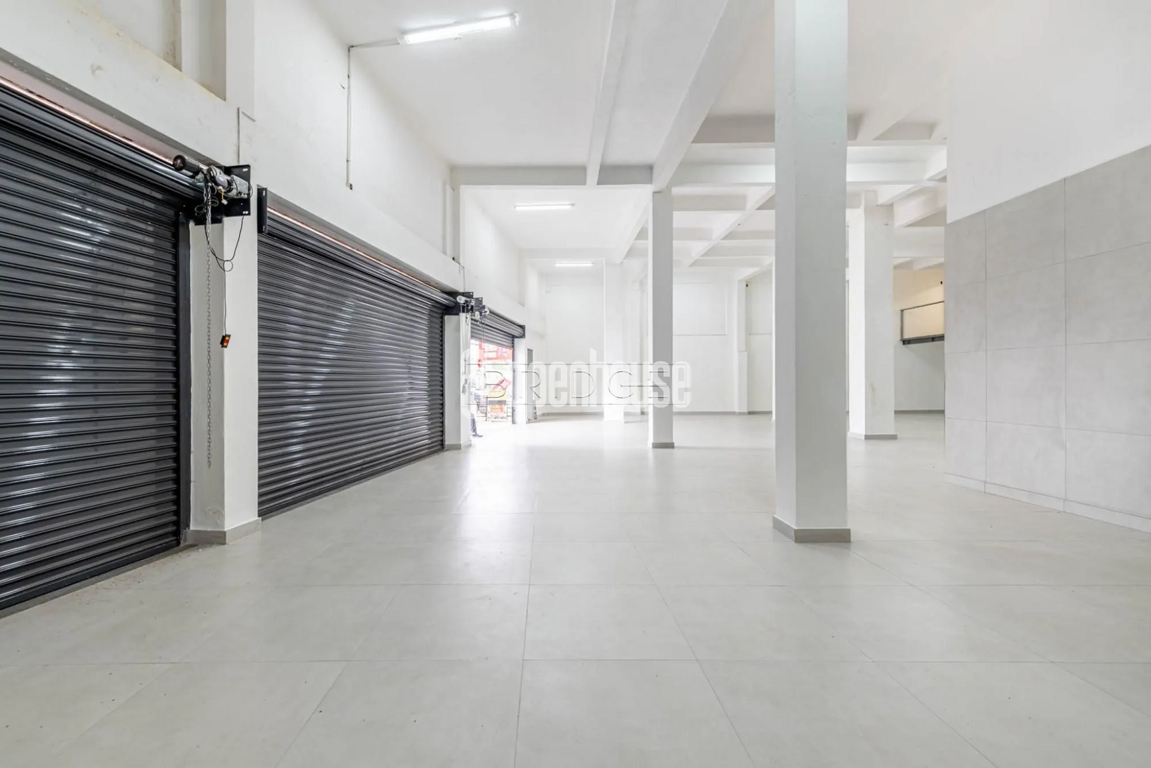 Loja comercial 530 m² 4 vagas